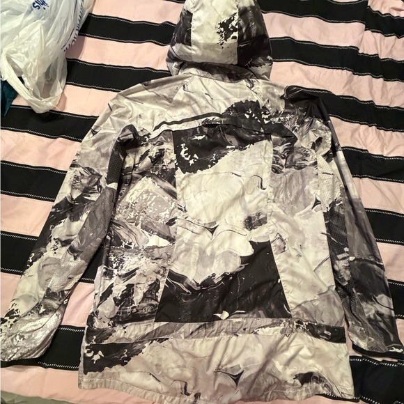 LuluLemon windbreaker Black and White Hooded - Picture 2 of 10